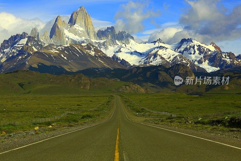 高速公路进入El Chalten，菲茨罗伊，阿根廷巴塔哥尼亚，Los Glaciares